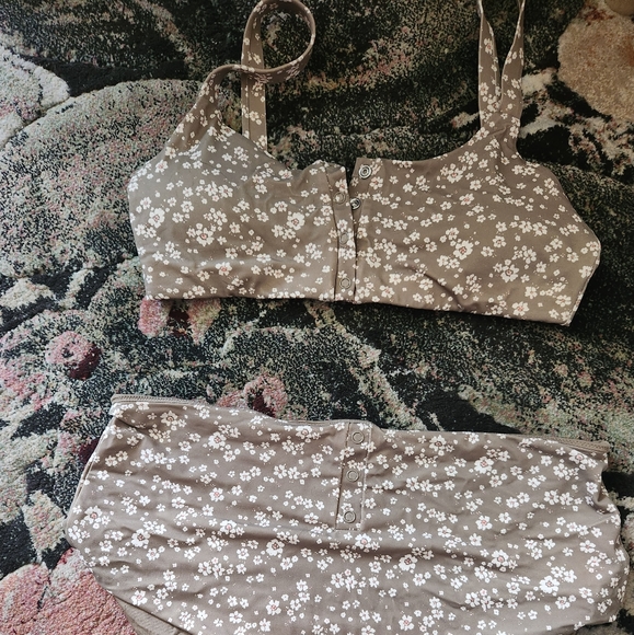 ANDIE SWIM -The Snap Scoop Top Size Medium-in ditsy floral olive - Picture 2 of 3